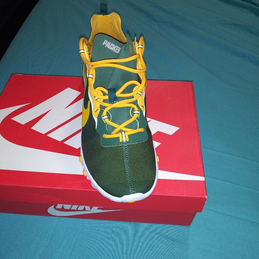 Green bay packer nikes